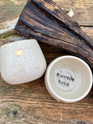 Tasse à message et au cœur d'or « Bientôt tata »
