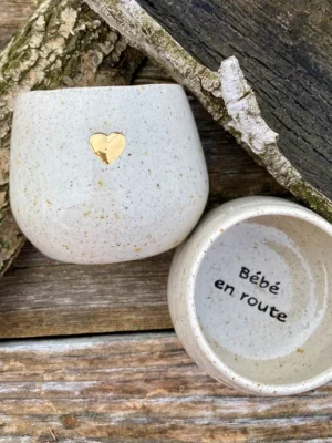 Tasse à message et au cœur d'or « Bébé en route »