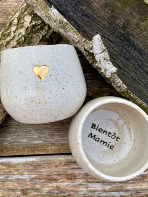 Tasse à message et au cœur d'or « Bientôt Mamie »