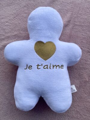 Peluche doudou petit bonhomme manele au cœur d'or Je t'aime