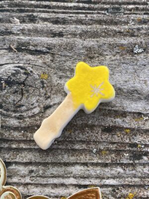 Fève en porcelaine thème magie : la baguette magique