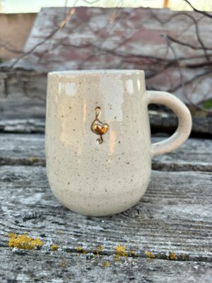 Mug en grès clé de sol au cœur d'or